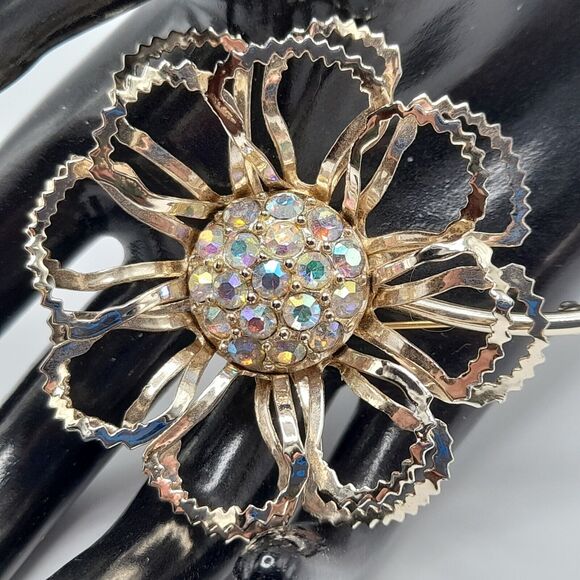 Vintage Sarah Coventry Gold Tone "Allusion Flower Brooch Pin 1968 Signed 3.5" - Picture 3 of 10